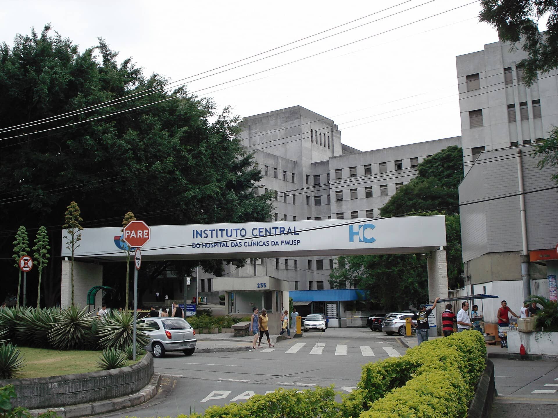 Entrada do Hospital das Clínicas, em São Paulo, um dos maiores complexos hospitalares ligados ao SUS